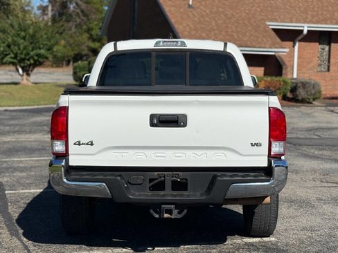 Used 2017 Toyota Tacoma SR5 image 5