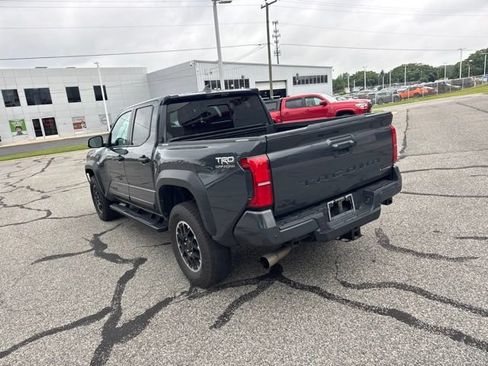 Used 2024 Toyota Tacoma TRD Off-Road w/ TRD Off Road Upgrade Package AWD/4WD image 9