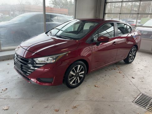 Used 2025 Nissan Versa SV image 11