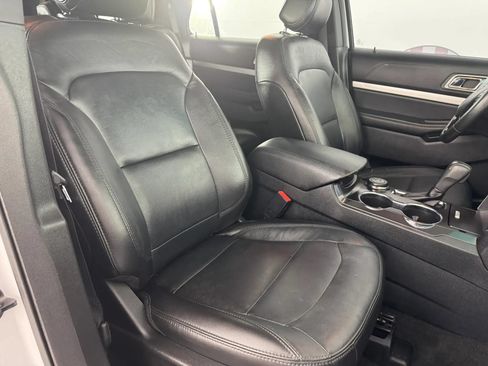 Used 2016 Ford Explorer XLT w/ Equipment Group 202A AWD/4WD image 36