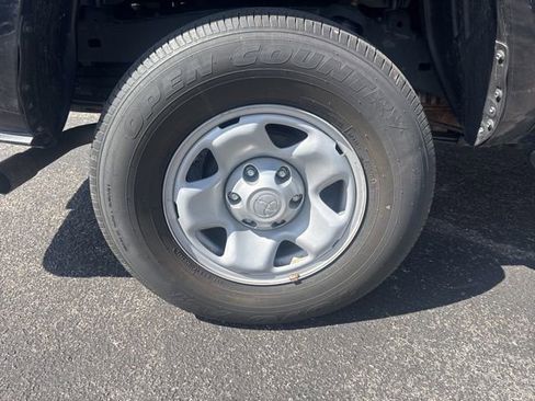 Used 2022 Toyota Tacoma SR w/ SR Convenience Package image 8