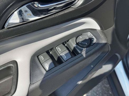 Used 2020 Chevrolet Equinox LS FWD image 15