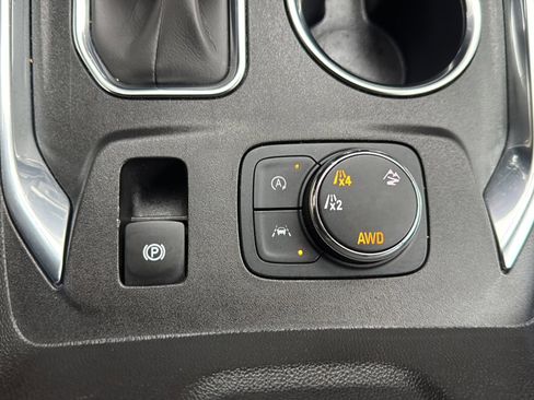 Used 2023 Chevrolet Traverse LT AWD/4WD image 39