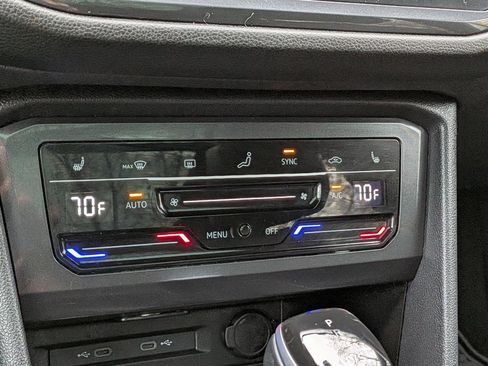 Certified 2024 Volkswagen Tiguan SE R-Line image 37