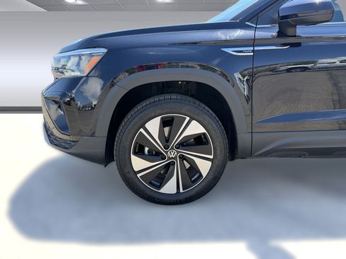 Used 2024 Volkswagen Taos SE AWD/4WD image 12