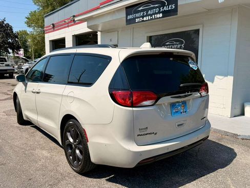 Used 2019 Chrysler Pacifica Limited w/ Advanced Safetytec Group FWD image 13
