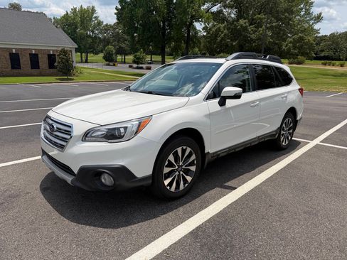 Used 2016 Subaru Outback 2.5i Limited AWD/4WD image 1