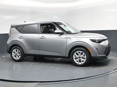 New 2025 Kia Soul LX image 4