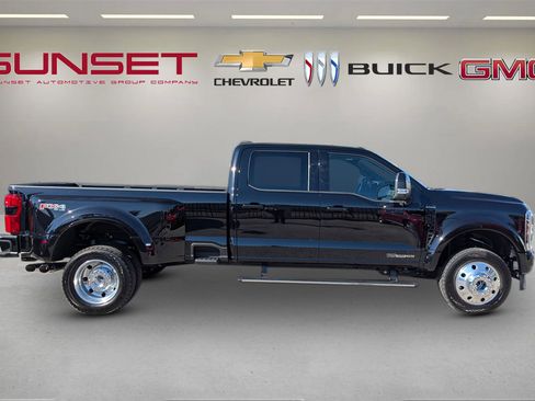 Used 2025 Ford F450 Platinum w/ FX4 Off-Road Package image 3