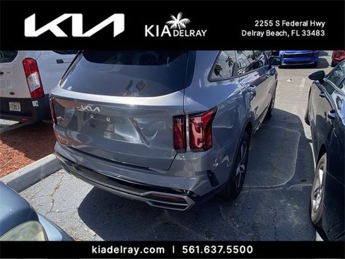 Used 2023 Kia Sorento EX w/ Panoramic Sunroof Package image 3