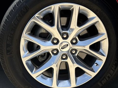 Used 2020 Ford Expedition XLT w/ Equipment Group 202A RWD image 10