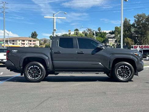 Used 2024 Toyota Tacoma TRD Sport w/ TRD Sport Premium Package AWD/4WD image 6