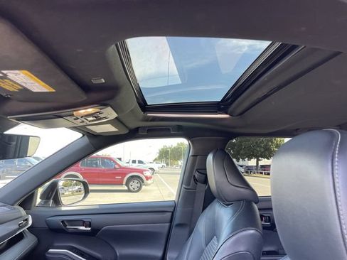 Used 2022 Toyota Highlander XSE FWD image 24