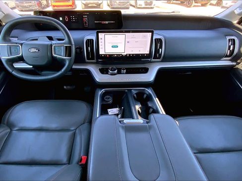 Used 2025 Ford Expedition Active image 16