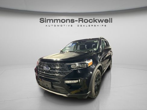 Used 2023 Ford Explorer XLT image 5