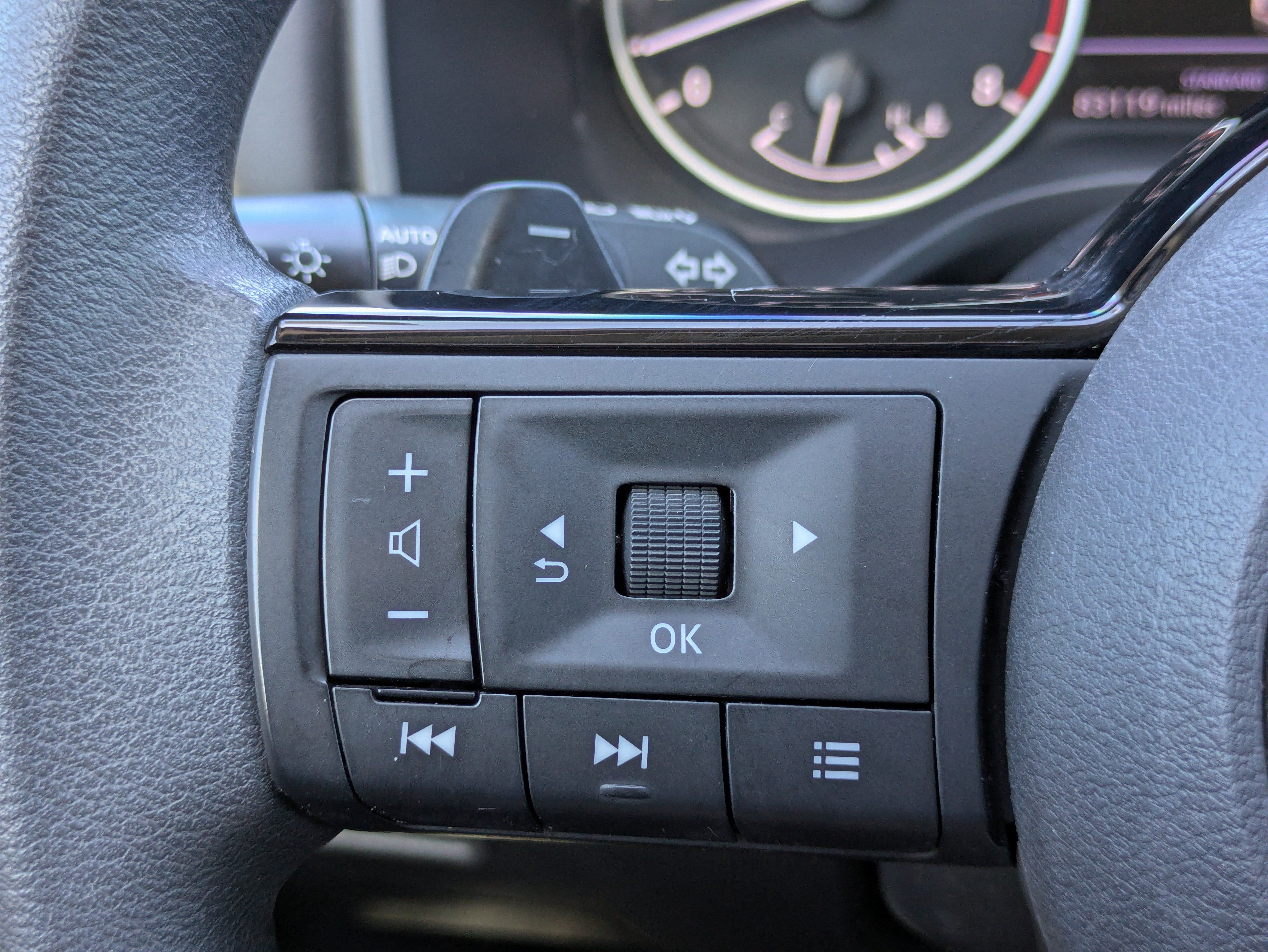 Used 2023 Nissan Rogue SV FWD image 23