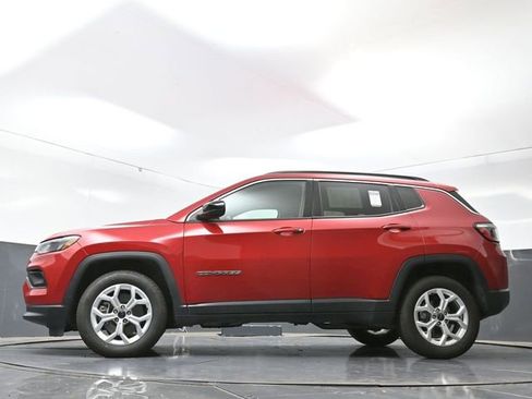Used 2025 Jeep Compass Latitude AWD/4WD image 55
