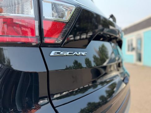 Used 2017 Ford Escape Titanium AWD/4WD image 27