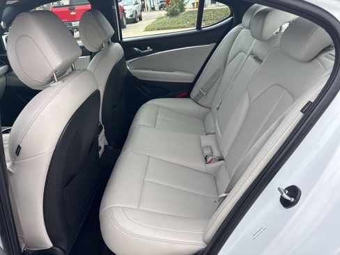 Used 2025 Genesis G70 2.5T image 18