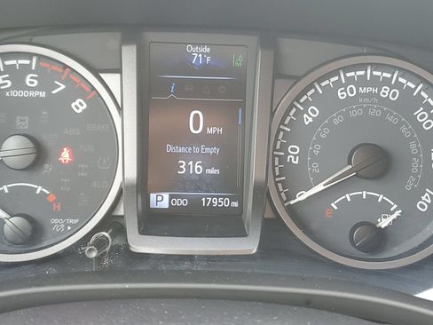 Certified 2023 Toyota Tacoma TRD Off-Road AWD/4WD image 25