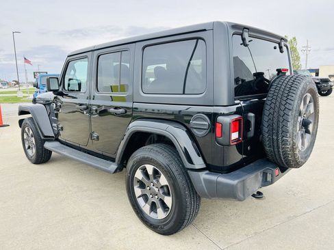 Used 2019 Jeep Wrangler Unlimited Sahara AWD/4WD image 32