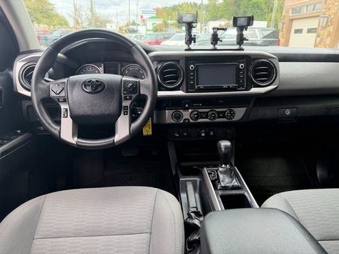 Used 2018 Toyota Tacoma SR5 image 8