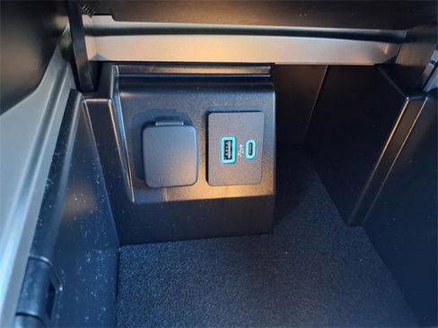 Used 2024 Ford Explorer ST-Line w/ Class IV Trailer Tow Package image 23