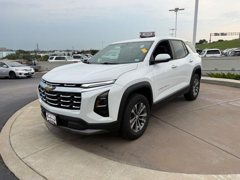 Used 2025 Chevrolet Equinox LT FWD image 10