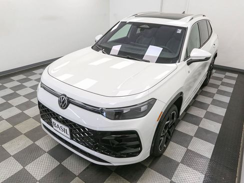 New 2026 Volkswagen Tiguan SEL R-Line AWD/4WD image 6