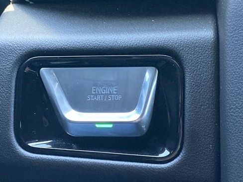 Used 2025 GMC Yukon Elevation AWD/4WD image 13