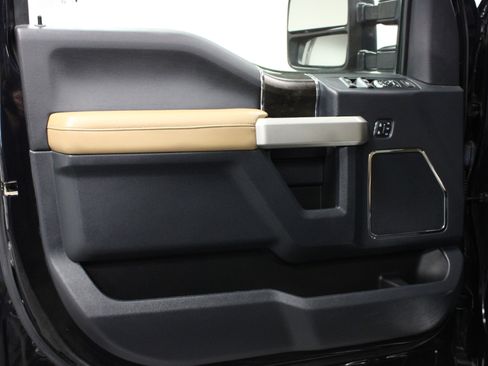 Used 2022 Ford F350 Lariat w/ Chrome Package image 11