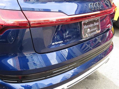 Used 2021 Audi e-tron Premium Plus w/ Premium Plus Package image 27