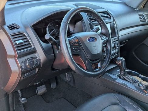 Used 2018 Ford Explorer XLT w/ Equipment Group 202A image 10