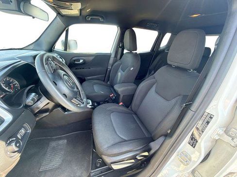 Used 2021 Jeep Renegade Latitude FWD image 13