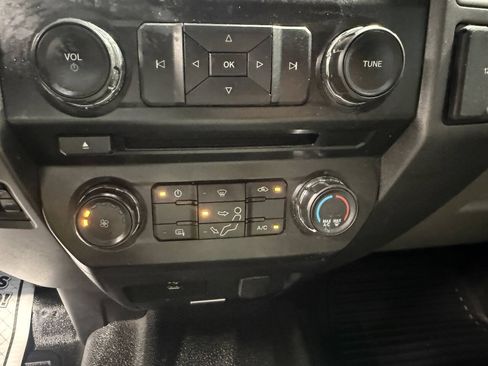 Used 2018 Ford F250 XL w/ Power Equipment Group AWD/4WD image 19