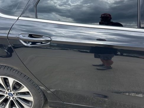 Used 2019 Ford Fusion SE image 3