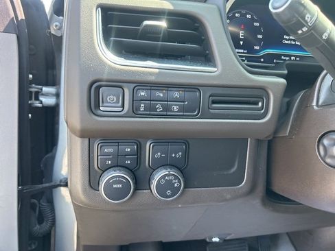 Used 2023 Chevrolet Suburban Z71 w/ Luxury Package image 18