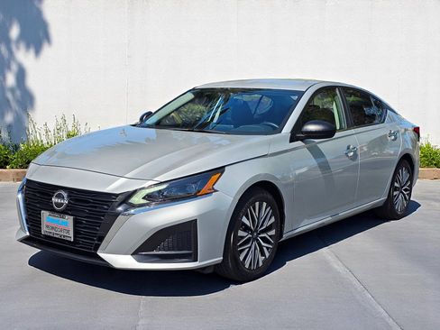Used 2024 Nissan Altima 2.5 SV image 5
