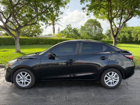 Used 2018 Toyota Yaris iA FWD image 3