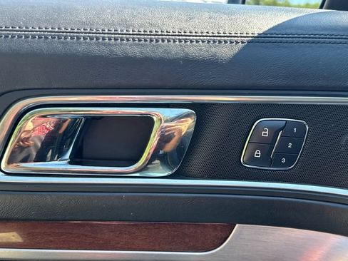 Used 2018 Ford Explorer Platinum AWD/4WD image 28