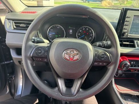 Used 2022 Toyota RAV4 XLE image 15