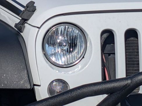 Used 2018 Jeep Wrangler Sport AWD/4WD image 10