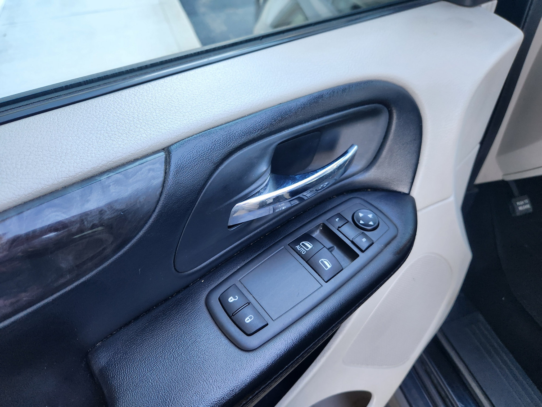 Used 2012 Dodge Grand Caravan SE FWD image 25