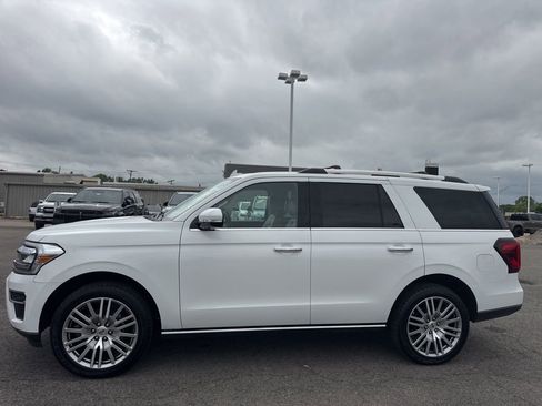 Used 2024 Ford Expedition Limited AWD/4WD image 18