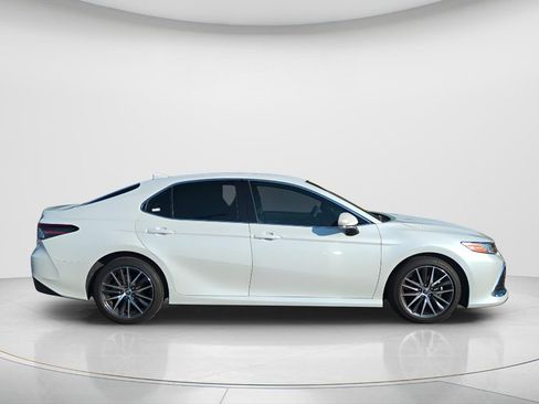 Used 2021 Toyota Camry XLE FWD image 4