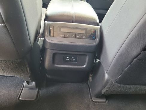 Certified 2022 Nissan Pathfinder SV w/ SV Premium Package FWD image 17