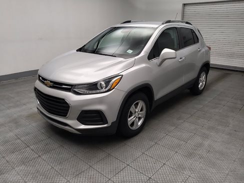 Used 2017 Chevrolet Trax LT FWD image 2