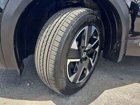 Used 2025 Nissan Kicks SR FWD image 34