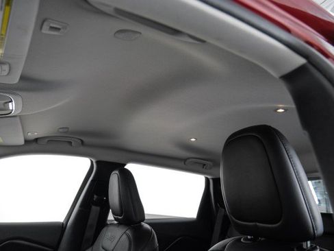 Used 2019 Jeep Cherokee Limited image 26