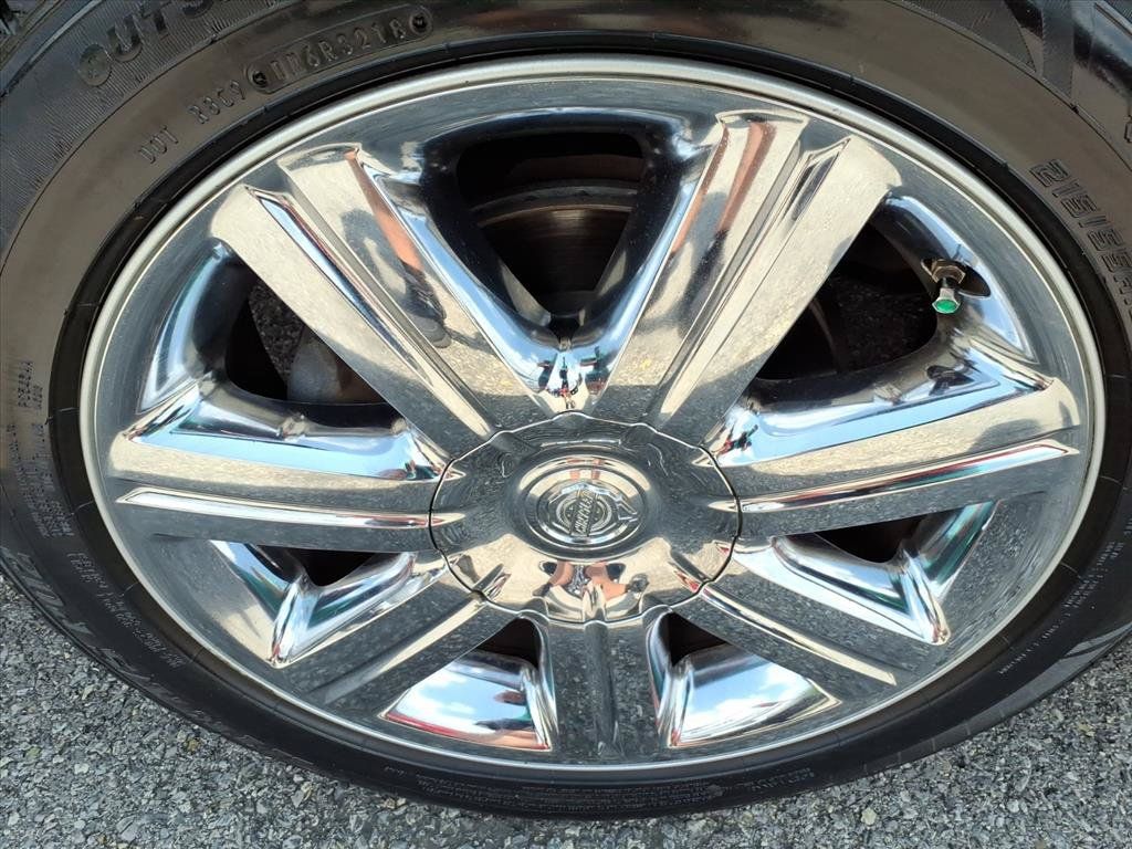 Used 2010 Chrysler Sebring Limited FWD image 11